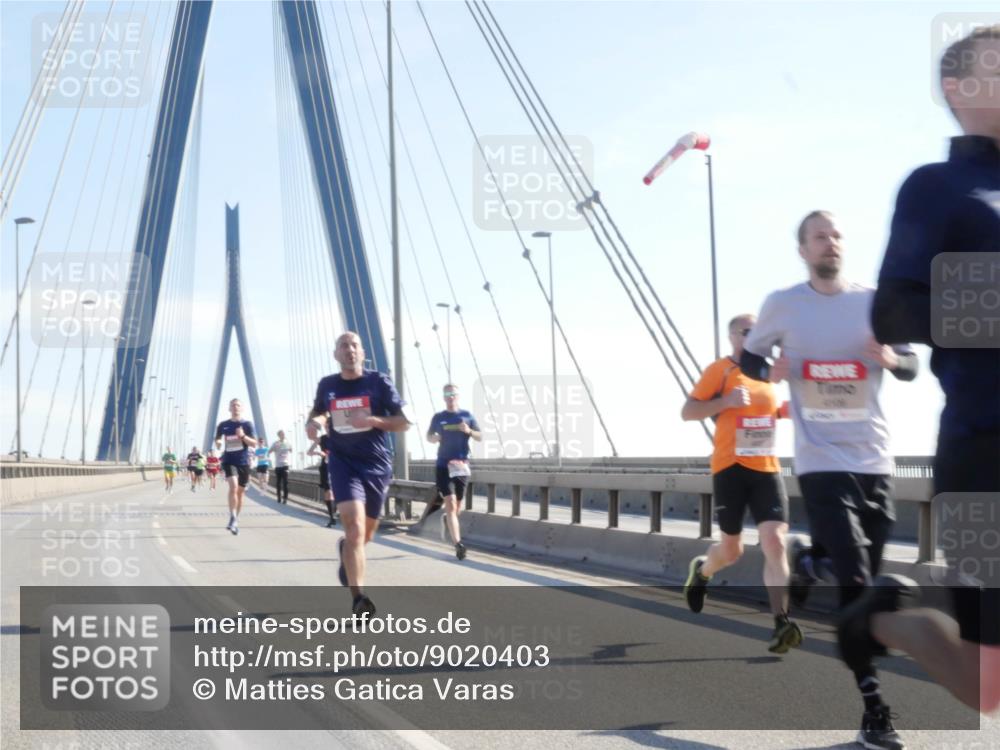 03.10.2025 - Köhlbrandbrückenlauf Matties Gatica Varas http://msf.ph/oto/9020403 03.10.2025 12:22:02 Position 1  meine-sportfotos.de