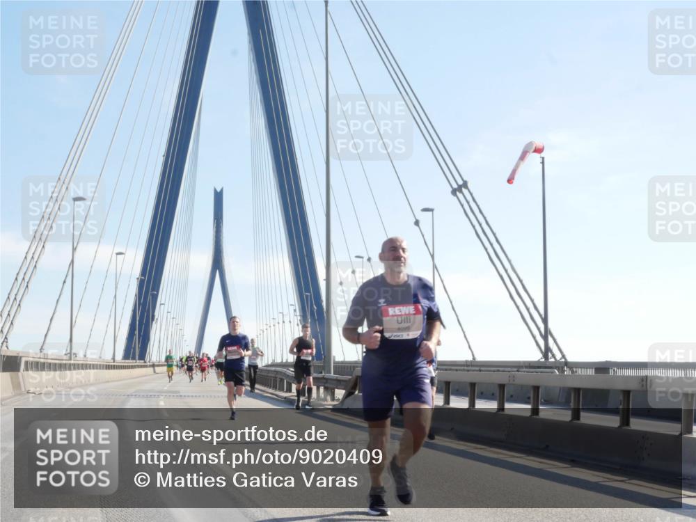 03.10.2025 - Köhlbrandbrückenlauf Matties Gatica Varas http://msf.ph/oto/9020409 03.10.2025 12:22:03 Position 1 4099 meine-sportfotos.de