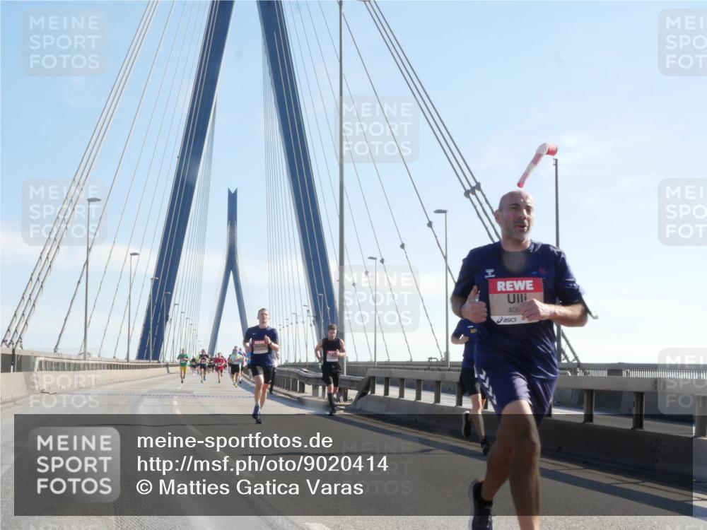 03.10.2025 - Köhlbrandbrückenlauf Matties Gatica Varas http://msf.ph/oto/9020414 03.10.2025 12:22:04 Position 1 40 meine-sportfotos.de