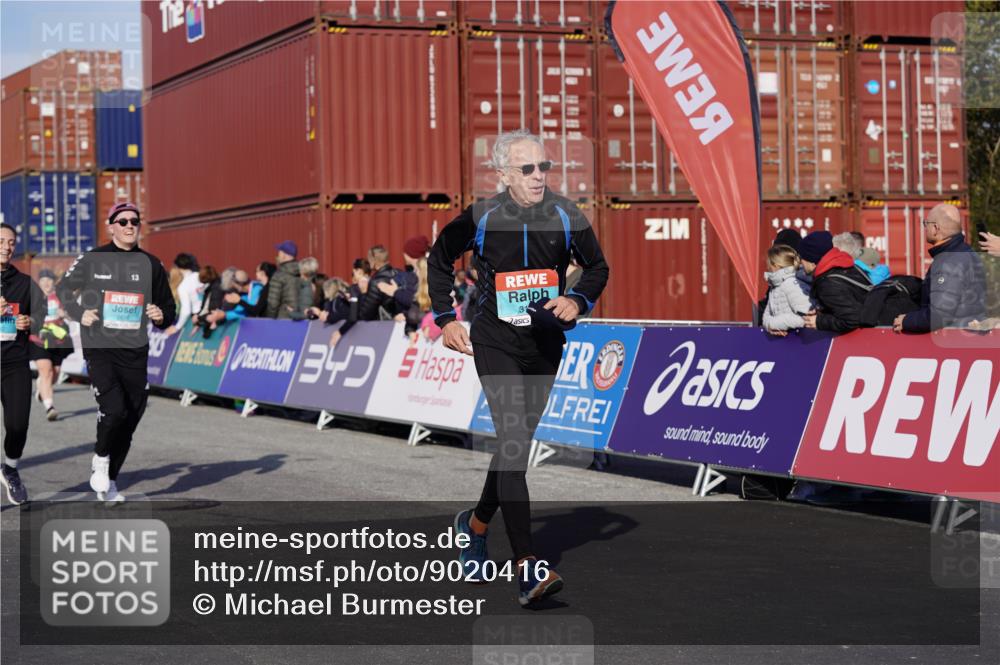 03.10.2025 - Köhlbrandbrückenlauf Michael Burmester http://msf.ph/oto/9020416 03.10.2025 10:21:19 Ziel 1252, 1899, 1992, 2053, 2068, 2137, 2154, 2210, 2616, 2622, 3116, 3259 meine-sportfotos.de