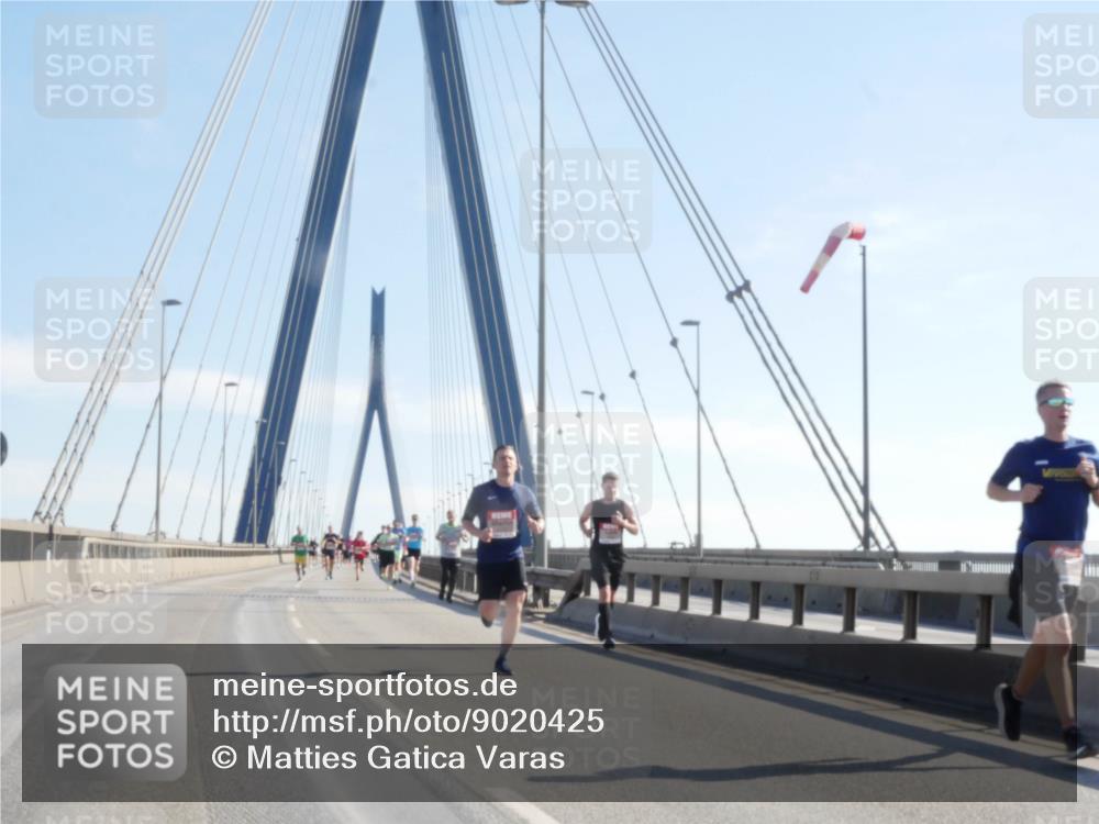 03.10.2025 - Köhlbrandbrückenlauf Matties Gatica Varas http://msf.ph/oto/9020425 03.10.2025 12:22:05 Position 1  meine-sportfotos.de