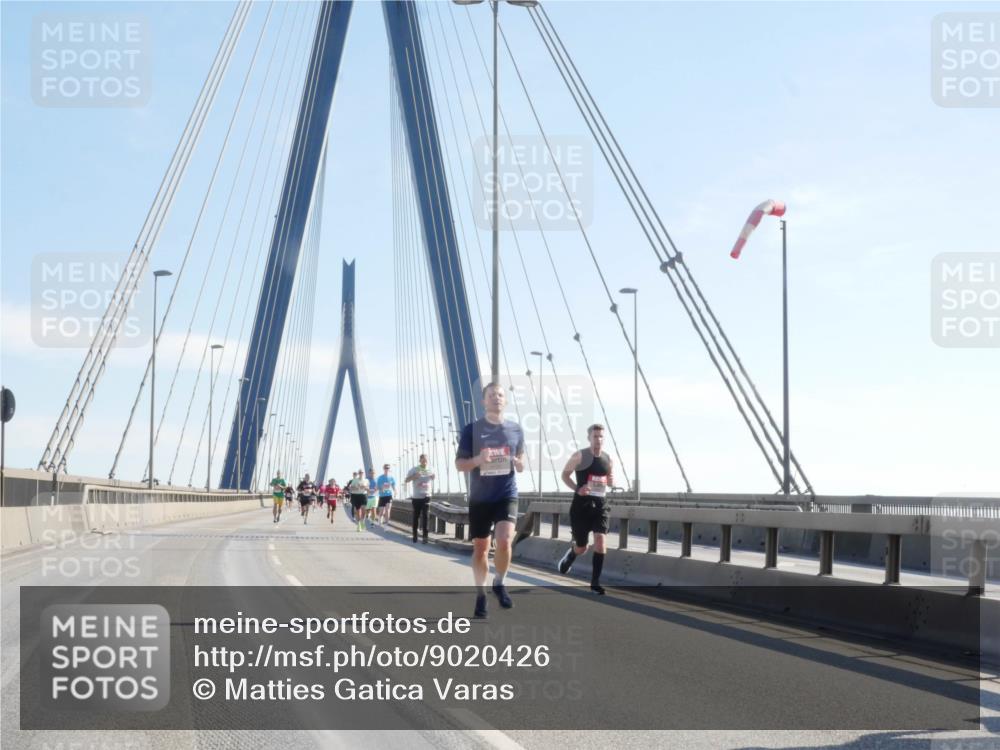 03.10.2025 - Köhlbrandbrückenlauf Matties Gatica Varas http://msf.ph/oto/9020426 03.10.2025 12:22:06 Position 1  meine-sportfotos.de