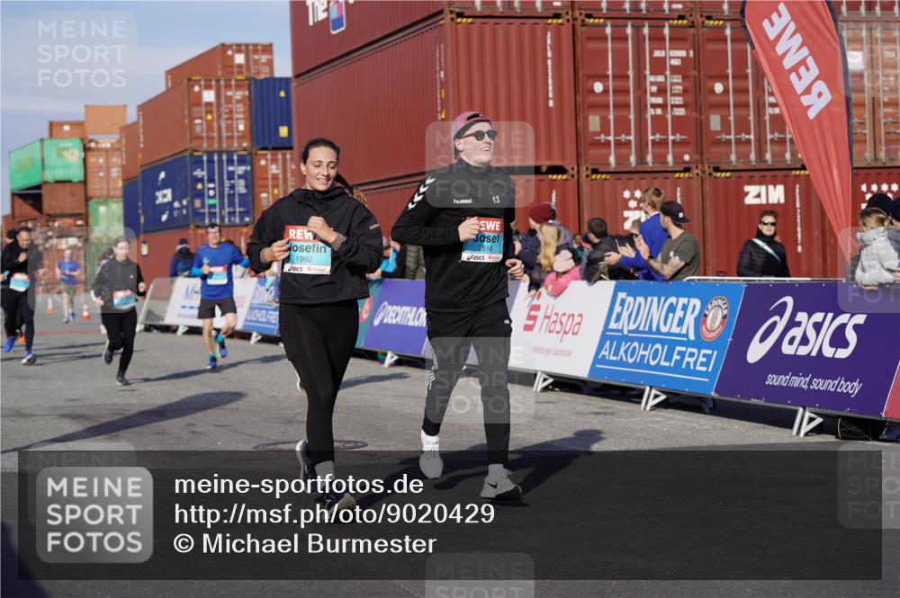 03.10.2025 - Köhlbrandbrückenlauf Michael Burmester http://msf.ph/oto/9020429 03.10.2025 10:21:20 Ziel 1252, 1899, 1992, 2053, 2068, 2137, 2154, 2210, 2616, 2622, 3116, 3259 meine-sportfotos.de
