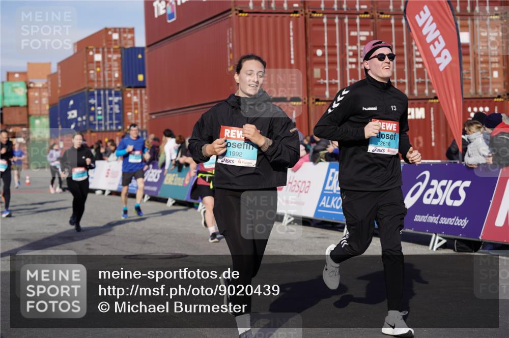 03.10.2025 - Köhlbrandbrückenlauf Michael Burmester http://msf.ph/oto/9020439 03.10.2025 10:21:21 Ziel 1252, 1483, 1992, 2053, 2137, 2154, 2210, 2616, 2622, 3116, 3259, 3535 meine-sportfotos.de