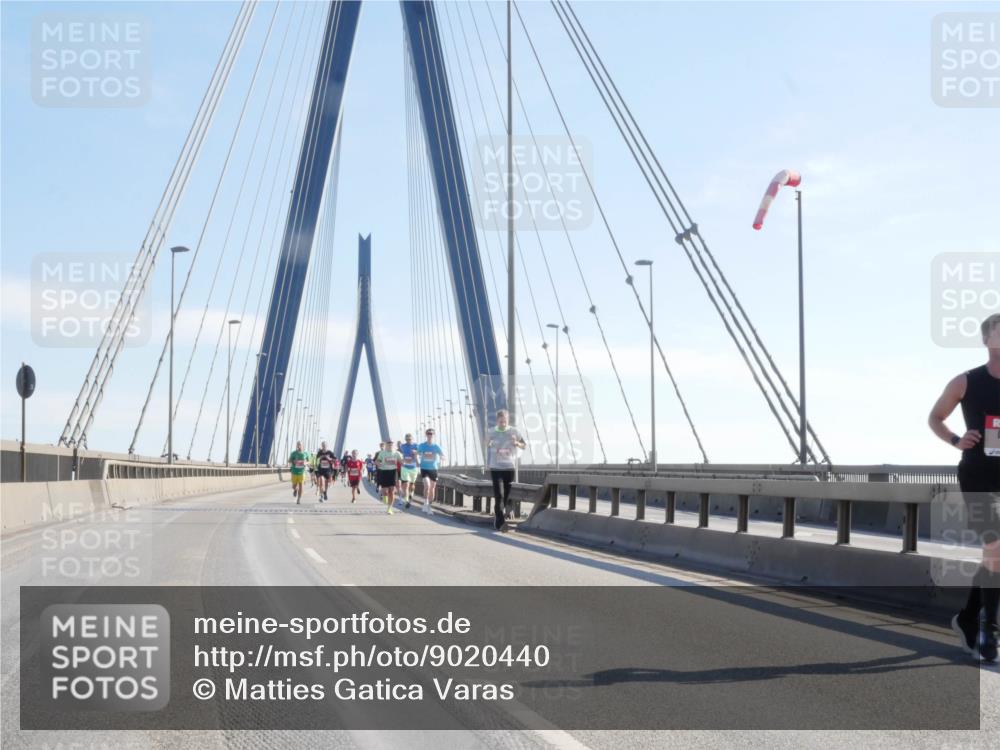 03.10.2025 - Köhlbrandbrückenlauf Matties Gatica Varas http://msf.ph/oto/9020440 03.10.2025 12:22:08 Position 1  meine-sportfotos.de