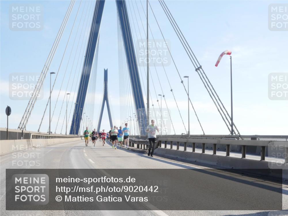 03.10.2025 - Köhlbrandbrückenlauf Matties Gatica Varas http://msf.ph/oto/9020442 03.10.2025 12:22:08 Position 1  meine-sportfotos.de