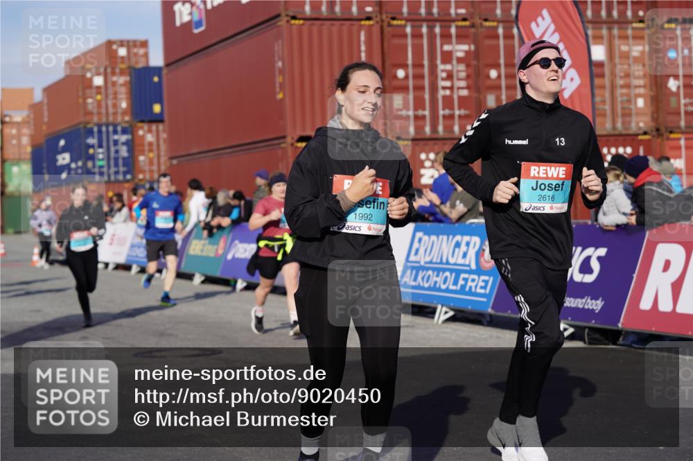 03.10.2025 - Köhlbrandbrückenlauf Michael Burmester http://msf.ph/oto/9020450 03.10.2025 10:21:21 Ziel 1252, 1483, 1992, 2053, 2137, 2154, 2210, 2616, 2622, 3116, 3259, 3535 meine-sportfotos.de