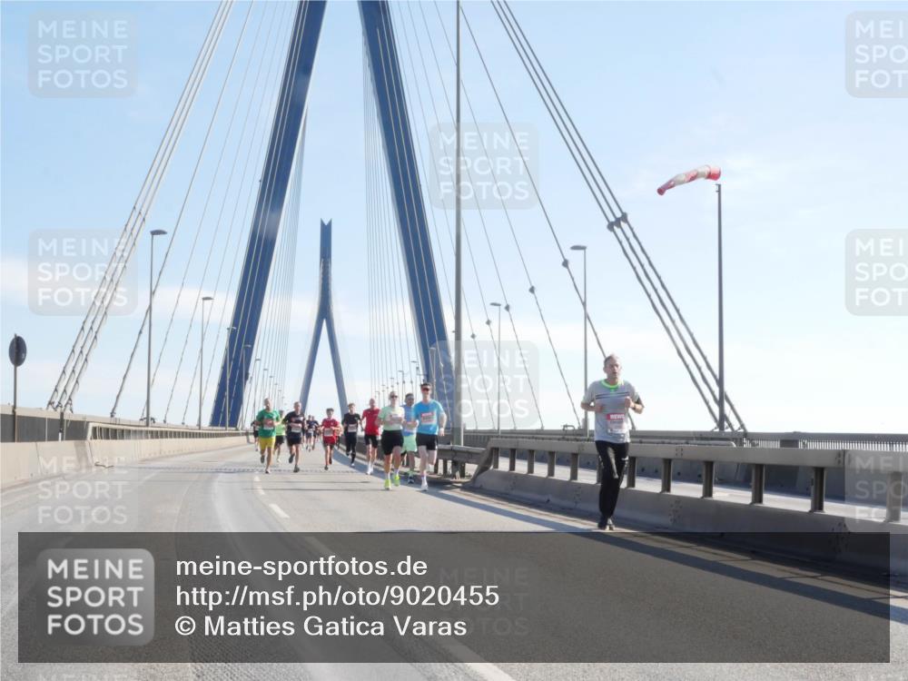 03.10.2025 - Köhlbrandbrückenlauf Matties Gatica Varas http://msf.ph/oto/9020455 03.10.2025 12:22:10 Position 1  meine-sportfotos.de