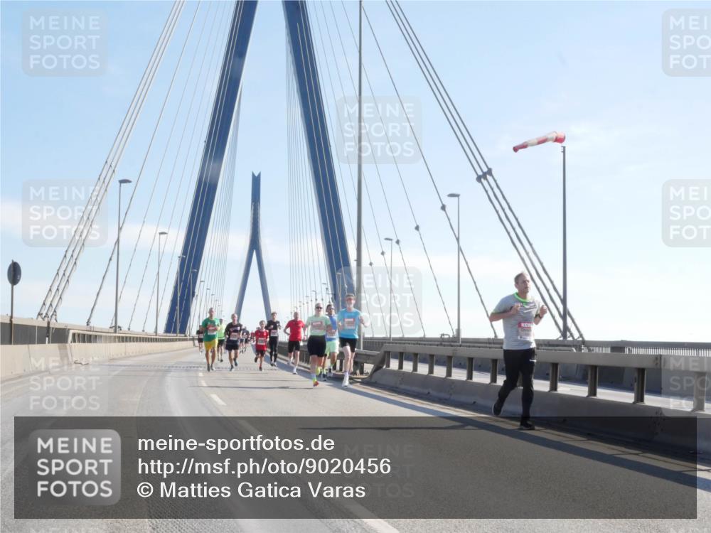 03.10.2025 - Köhlbrandbrückenlauf Matties Gatica Varas http://msf.ph/oto/9020456 03.10.2025 12:22:11 Position 1  meine-sportfotos.de