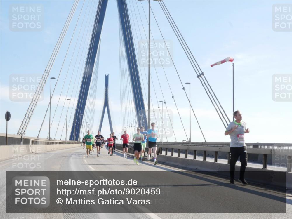 03.10.2025 - Köhlbrandbrückenlauf Matties Gatica Varas http://msf.ph/oto/9020459 03.10.2025 12:22:11 Position 1  meine-sportfotos.de