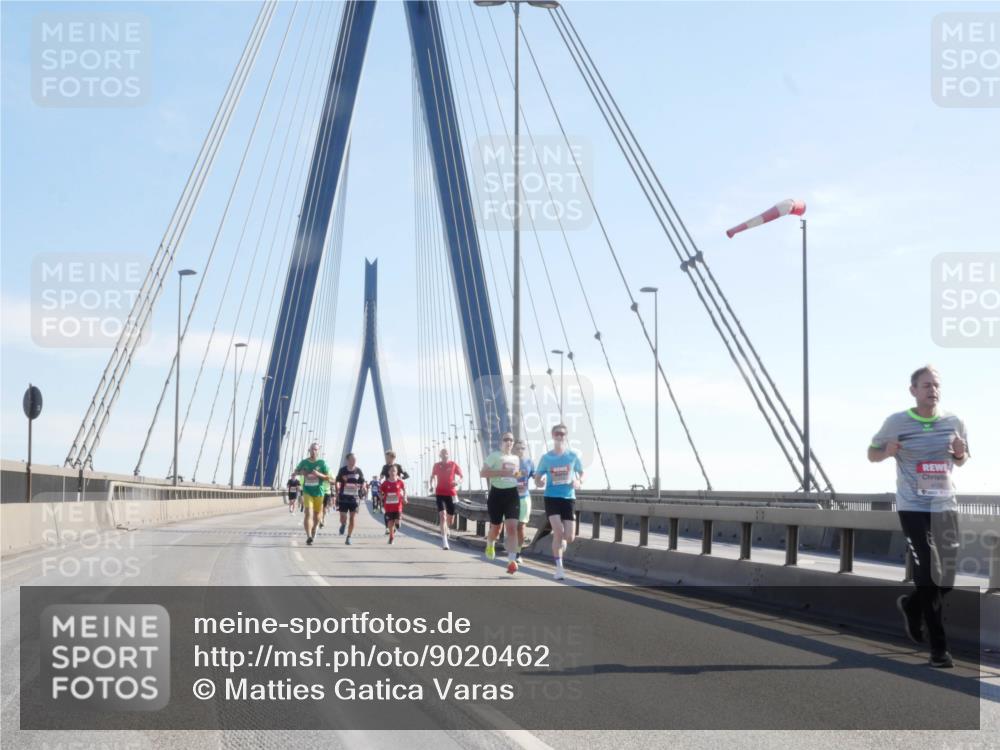 03.10.2025 - Köhlbrandbrückenlauf Matties Gatica Varas http://msf.ph/oto/9020462 03.10.2025 12:22:12 Position 1  meine-sportfotos.de