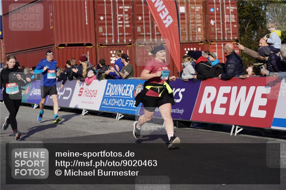 03.10.2025 - Köhlbrandbrückenlauf Michael Burmester http://msf.ph/oto/9020463 03.10.2025 10:21:23 Ziel 1252, 1483, 1992, 2053, 2137, 2154, 2210, 2616, 2622, 3116, 3259, 3535 meine-sportfotos.de