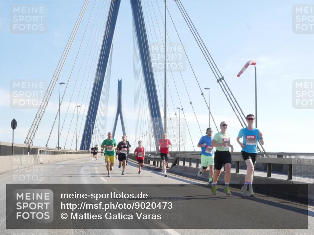 03.10.2025 - Köhlbrandbrückenlauf Matties Gatica Varas http://msf.ph/oto/9020473 03.10.2025 12:22:14 Position 1  meine-sportfotos.de