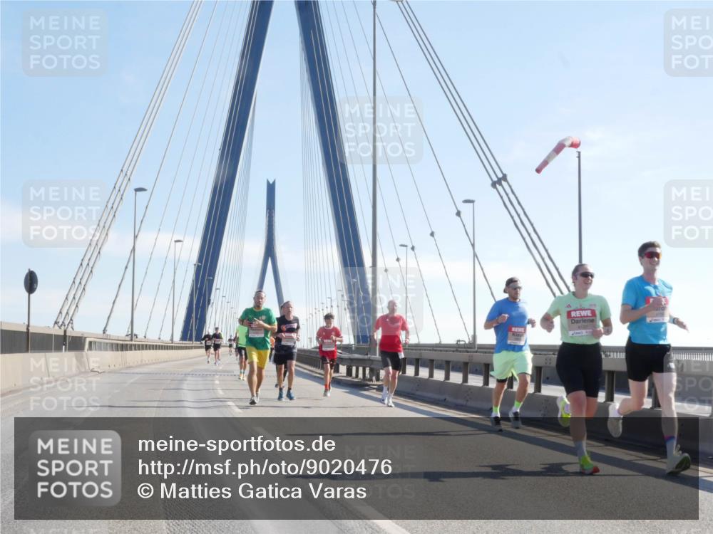 03.10.2025 - Köhlbrandbrückenlauf Matties Gatica Varas http://msf.ph/oto/9020476 03.10.2025 12:22:14 Position 1  meine-sportfotos.de