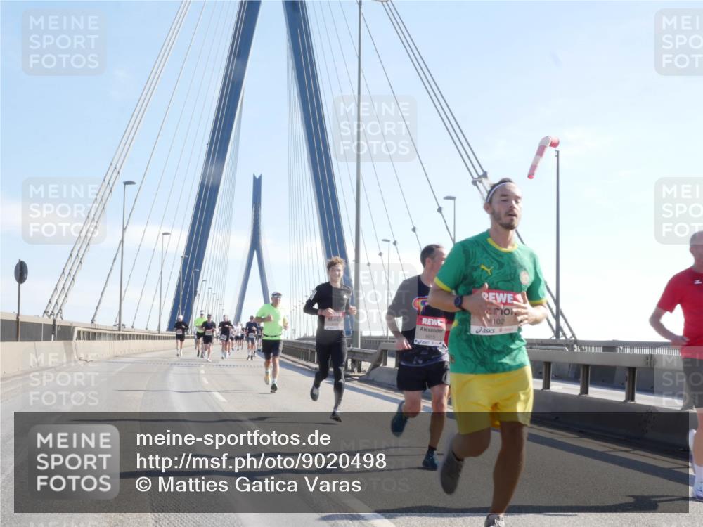 03.10.2025 - Köhlbrandbrückenlauf Matties Gatica Varas http://msf.ph/oto/9020498 03.10.2025 12:22:17 Position 1 102, 6015 meine-sportfotos.de
