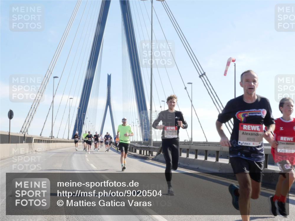 03.10.2025 - Köhlbrandbrückenlauf Matties Gatica Varas http://msf.ph/oto/9020504 03.10.2025 12:22:18 Position 1 4233, 6015, 4150 meine-sportfotos.de
