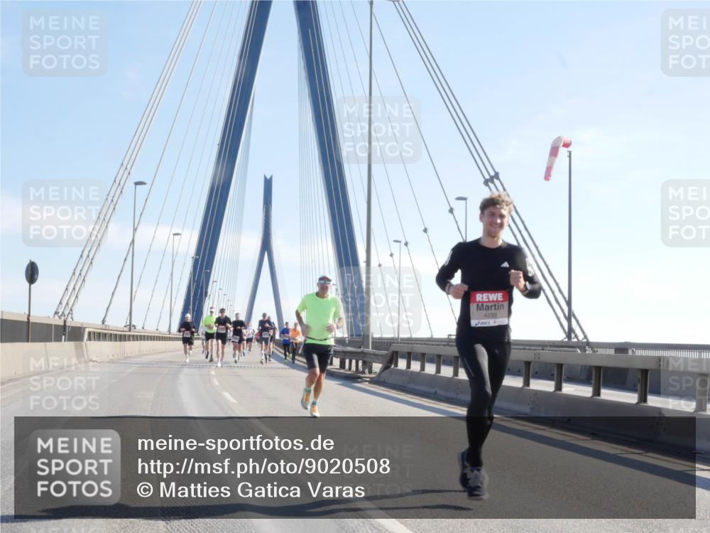 03.10.2025 - Köhlbrandbrückenlauf Matties Gatica Varas http://msf.ph/oto/9020508 03.10.2025 12:22:19 Position 1 4233 meine-sportfotos.de