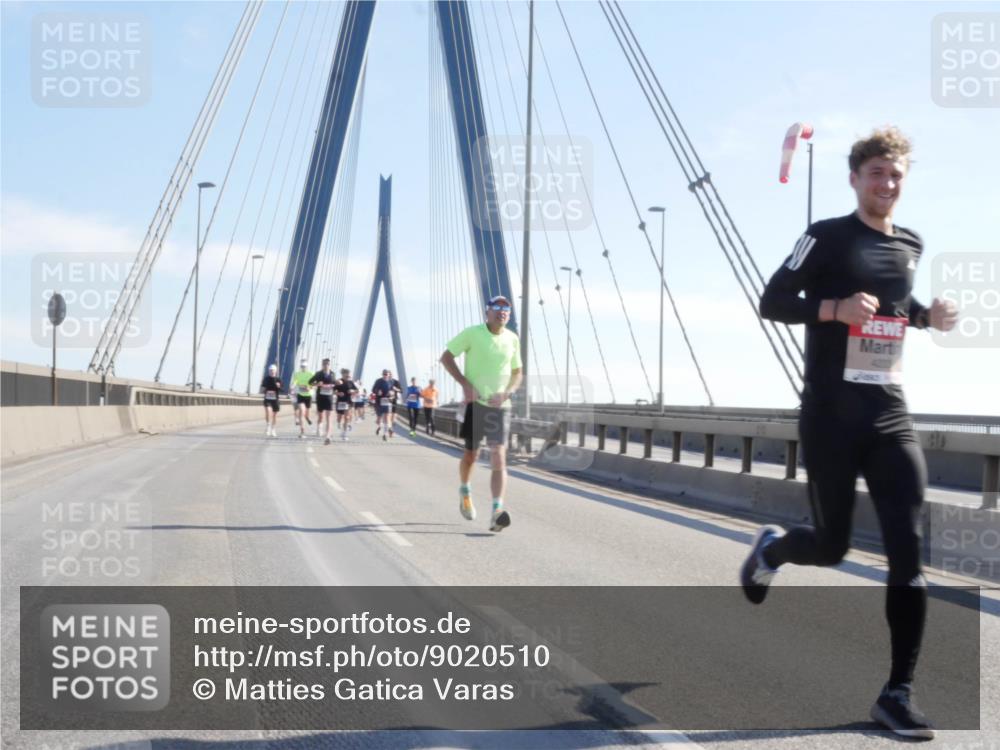 03.10.2025 - Köhlbrandbrückenlauf Matties Gatica Varas http://msf.ph/oto/9020510 03.10.2025 12:22:19 Position 1  meine-sportfotos.de