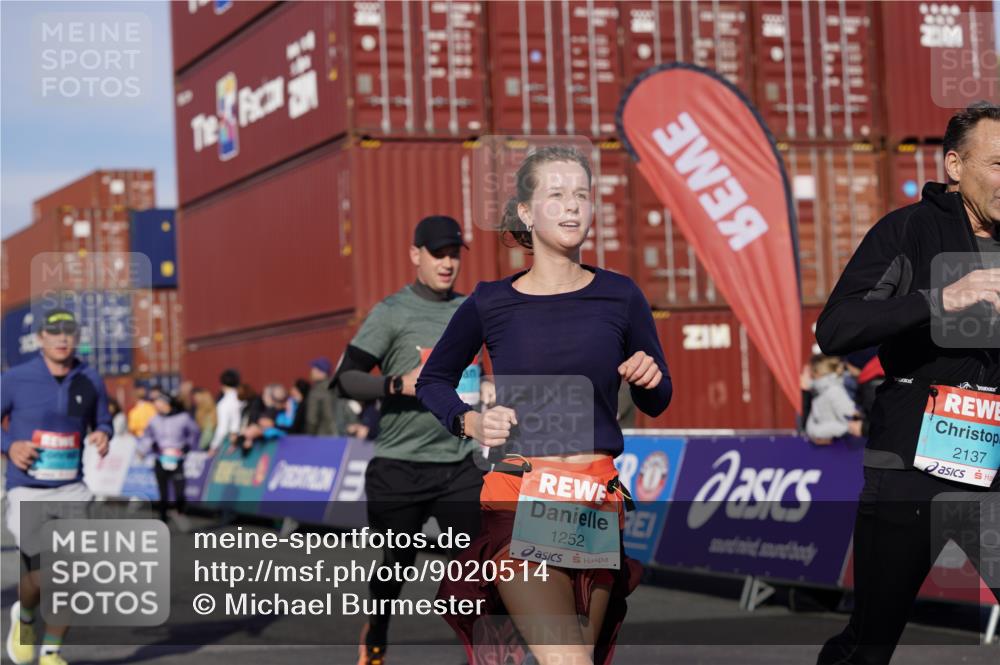 03.10.2025 - Köhlbrandbrückenlauf Michael Burmester http://msf.ph/oto/9020514 03.10.2025 10:21:26 Ziel 1252, 1483, 2053, 2137, 2143, 2154, 2210, 2622, 3259, 3535, 3536, 3537, 3538 meine-sportfotos.de