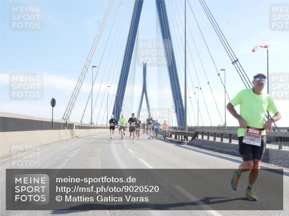 03.10.2025 - Köhlbrandbrückenlauf Matties Gatica Varas http://msf.ph/oto/9020520 03.10.2025 12:22:21 Position 1 5957 meine-sportfotos.de