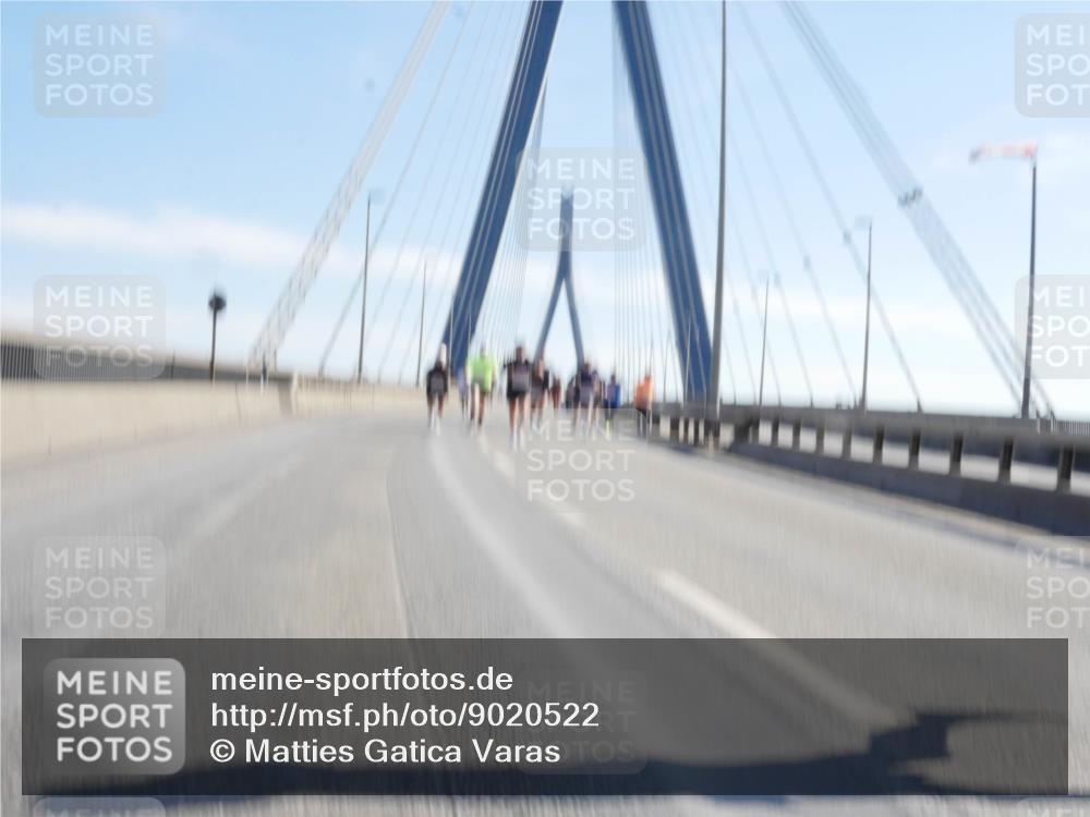03.10.2025 - Köhlbrandbrückenlauf Matties Gatica Varas http://msf.ph/oto/9020522 03.10.2025 12:22:21 Position 1  meine-sportfotos.de