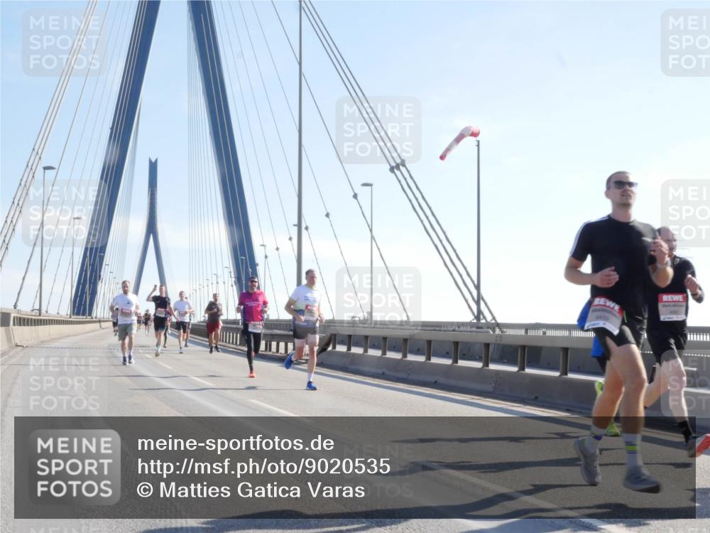 03.10.2025 - Köhlbrandbrückenlauf Matties Gatica Varas http://msf.ph/oto/9020535 03.10.2025 12:22:28 Position 1  meine-sportfotos.de
