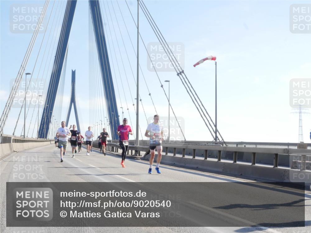 03.10.2025 - Köhlbrandbrückenlauf Matties Gatica Varas http://msf.ph/oto/9020540 03.10.2025 12:22:29 Position 1  meine-sportfotos.de