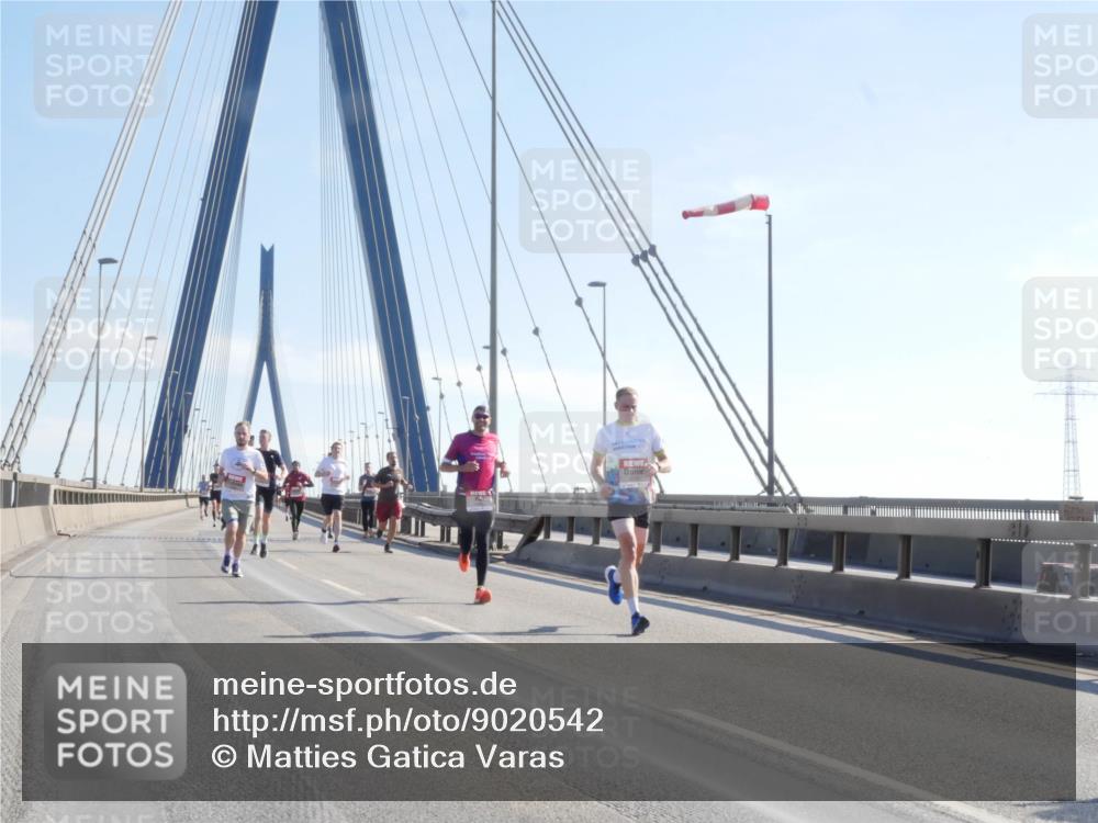 03.10.2025 - Köhlbrandbrückenlauf Matties Gatica Varas http://msf.ph/oto/9020542 03.10.2025 12:22:29 Position 1  meine-sportfotos.de