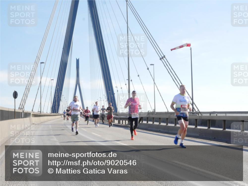 03.10.2025 - Köhlbrandbrückenlauf Matties Gatica Varas http://msf.ph/oto/9020546 03.10.2025 12:22:30 Position 1  meine-sportfotos.de