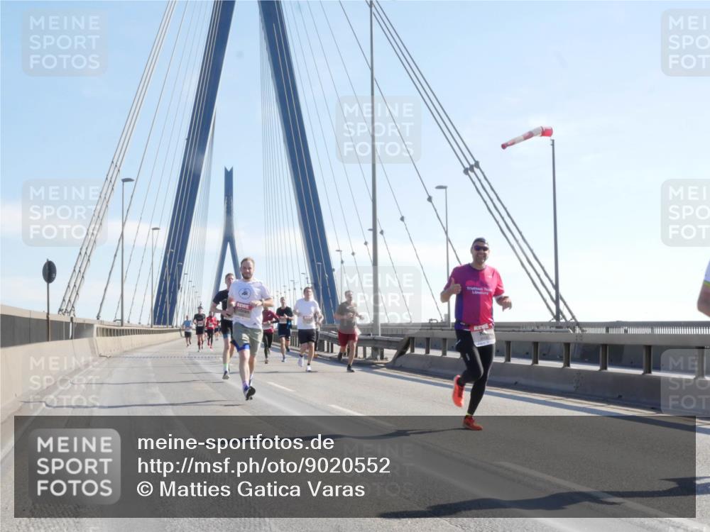 03.10.2025 - Köhlbrandbrückenlauf Matties Gatica Varas http://msf.ph/oto/9020552 03.10.2025 12:22:31 Position 1  meine-sportfotos.de