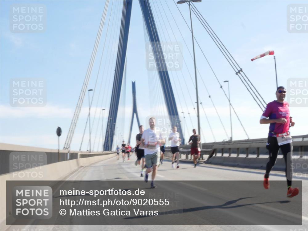 03.10.2025 - Köhlbrandbrückenlauf Matties Gatica Varas http://msf.ph/oto/9020555 03.10.2025 12:22:31 Position 1  meine-sportfotos.de