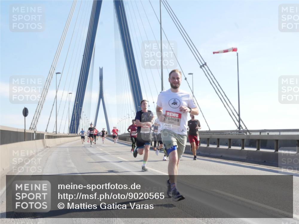 03.10.2025 - Köhlbrandbrückenlauf Matties Gatica Varas http://msf.ph/oto/9020565 03.10.2025 12:22:33 Position 1 5699 meine-sportfotos.de