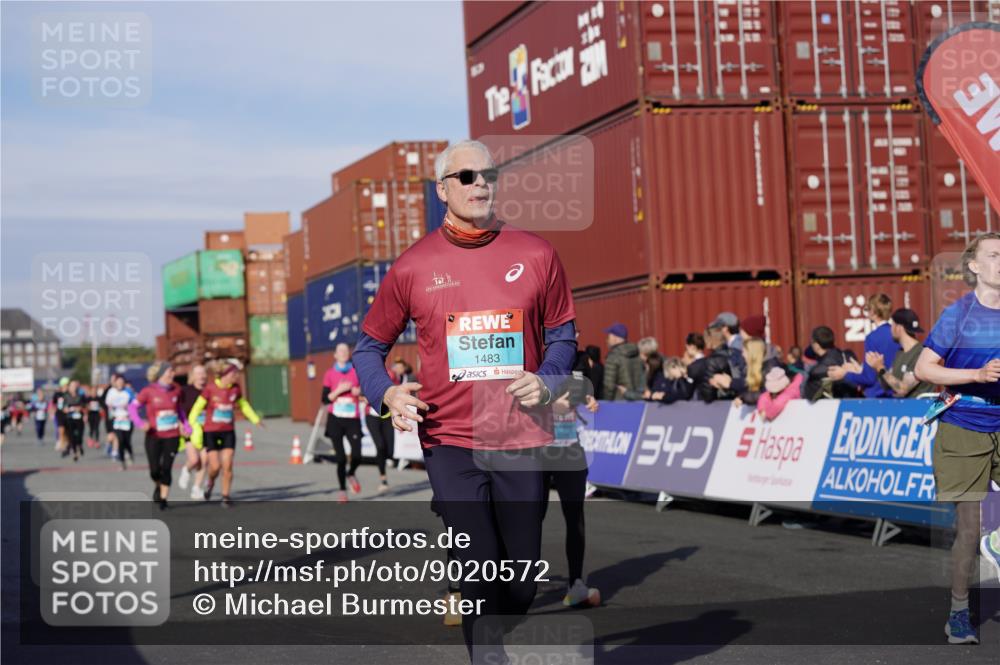 03.10.2025 - Köhlbrandbrückenlauf Michael Burmester http://msf.ph/oto/9020572 03.10.2025 10:21:30 Ziel 1252, 1483, 2053, 2137, 2143, 2164, 2174, 2210, 2255, 2439, 3535, 3536, 3537, 3538 meine-sportfotos.de