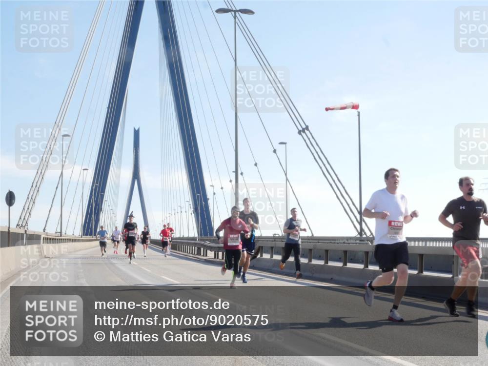 03.10.2025 - Köhlbrandbrückenlauf Matties Gatica Varas http://msf.ph/oto/9020575 03.10.2025 12:22:35 Position 1  meine-sportfotos.de