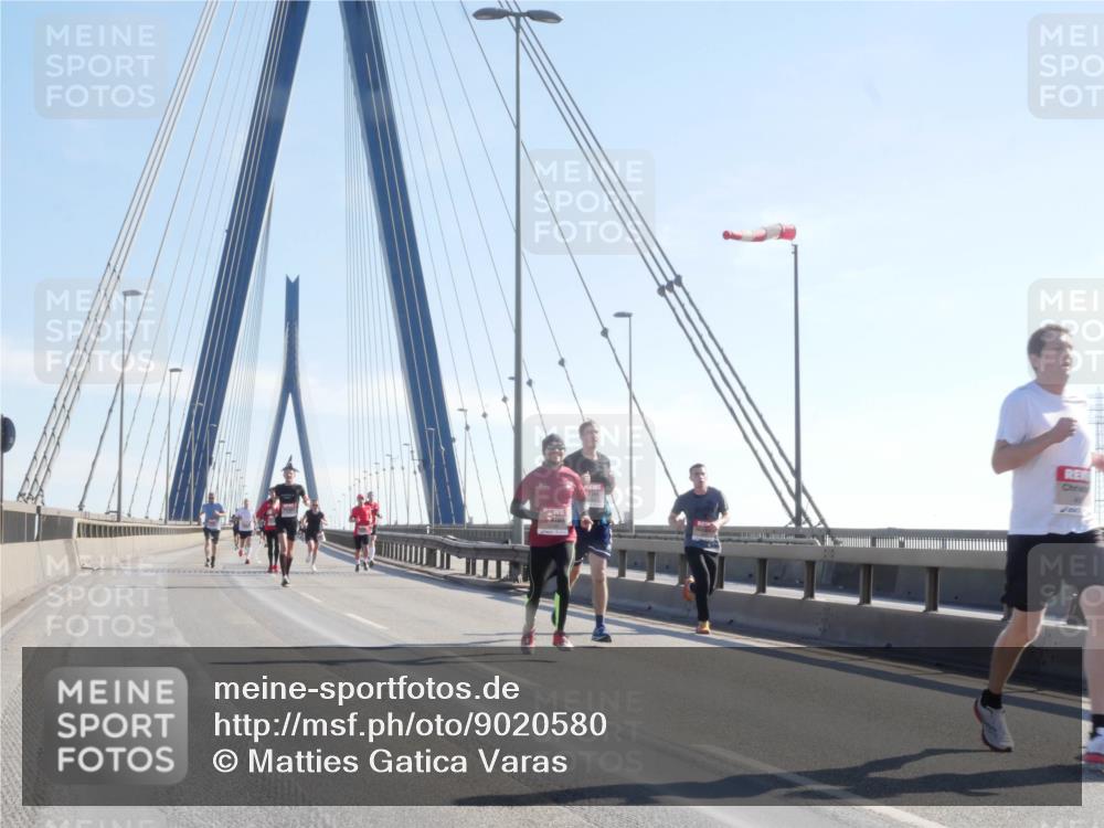03.10.2025 - Köhlbrandbrückenlauf Matties Gatica Varas http://msf.ph/oto/9020580 03.10.2025 12:22:35 Position 1  meine-sportfotos.de