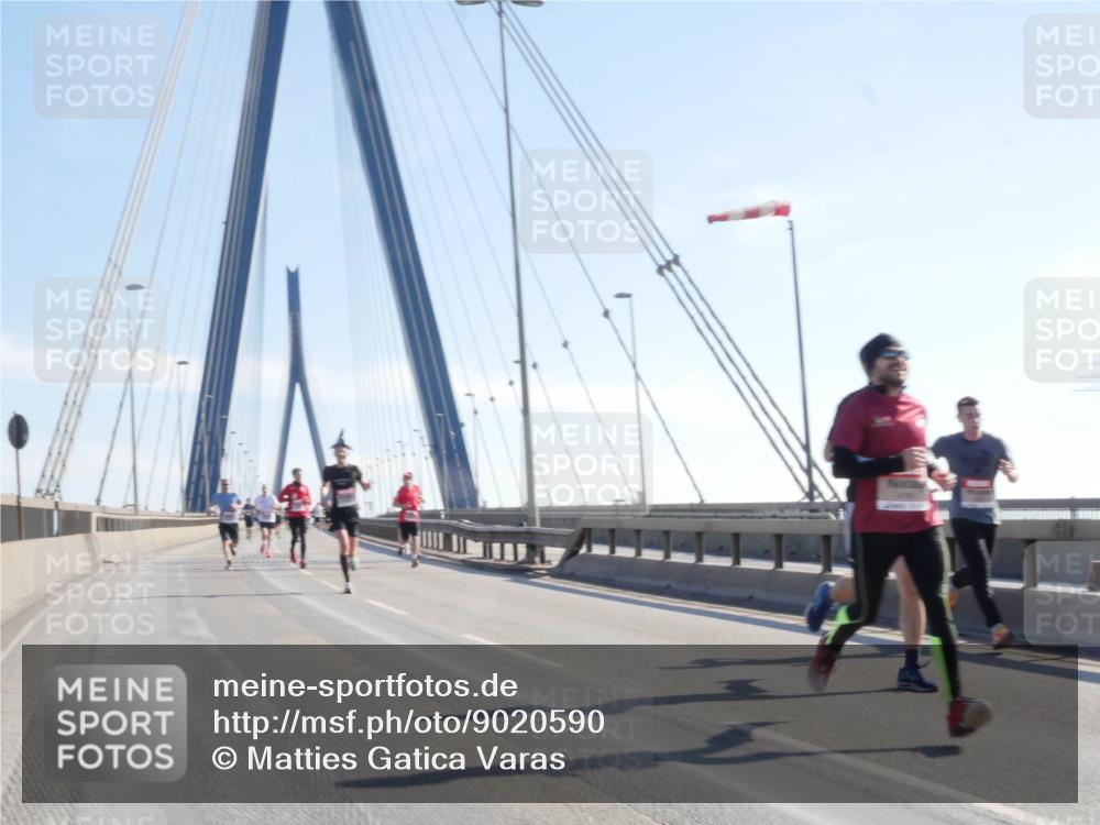 03.10.2025 - Köhlbrandbrückenlauf Matties Gatica Varas http://msf.ph/oto/9020590 03.10.2025 12:22:37 Position 1  meine-sportfotos.de