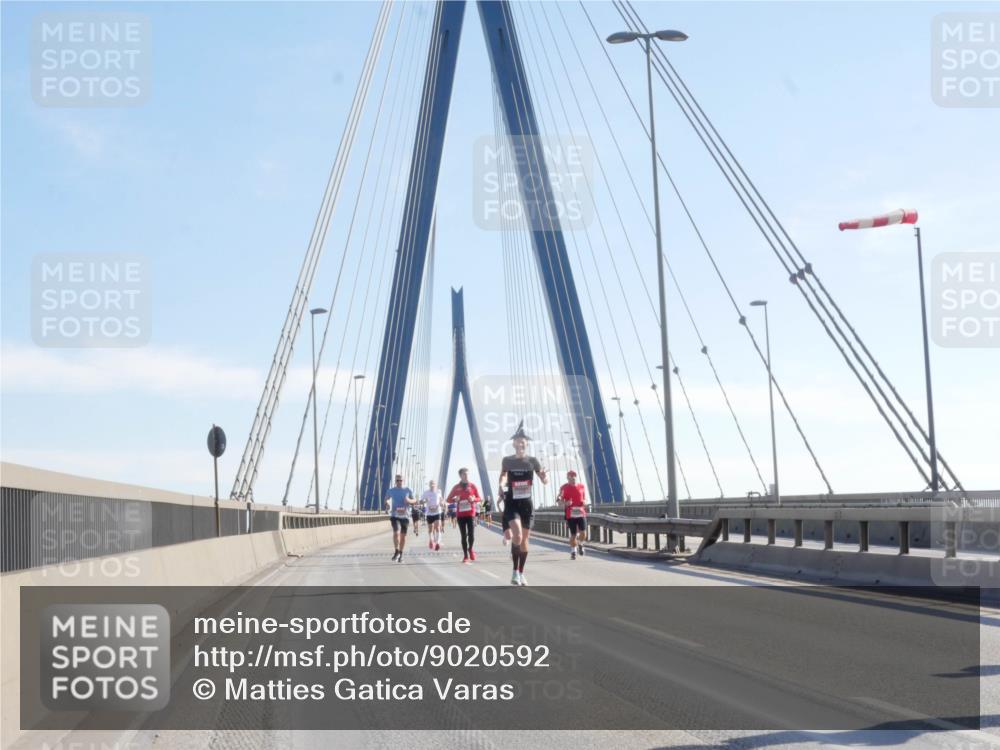 03.10.2025 - Köhlbrandbrückenlauf Matties Gatica Varas http://msf.ph/oto/9020592 03.10.2025 12:22:37 Position 1  meine-sportfotos.de