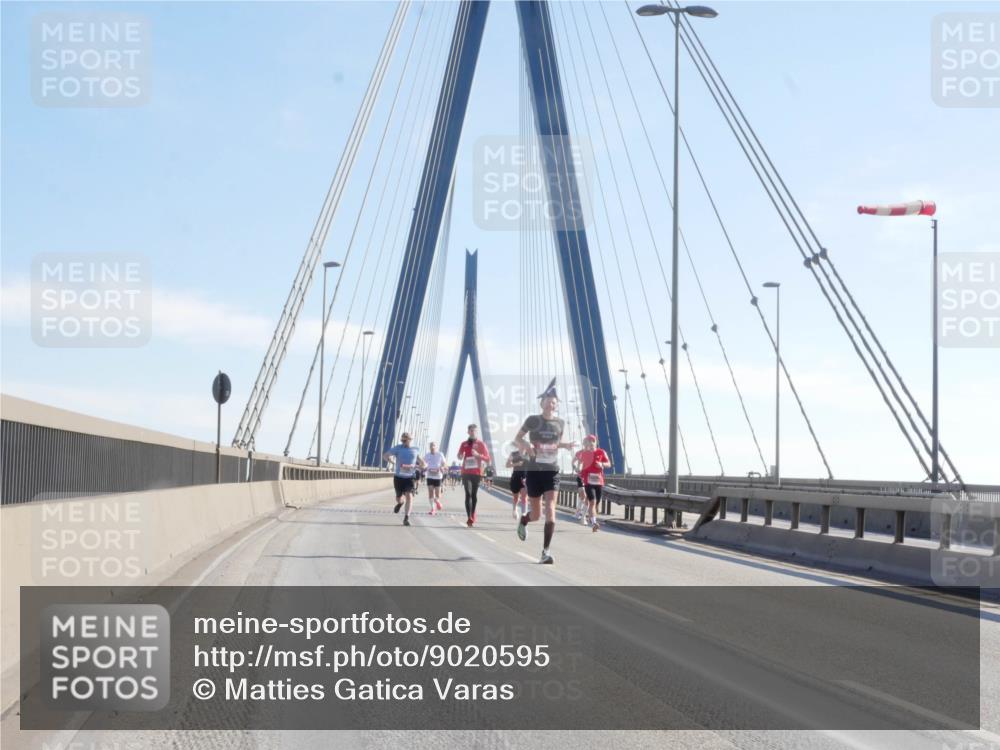 03.10.2025 - Köhlbrandbrückenlauf Matties Gatica Varas http://msf.ph/oto/9020595 03.10.2025 12:22:38 Position 1  meine-sportfotos.de