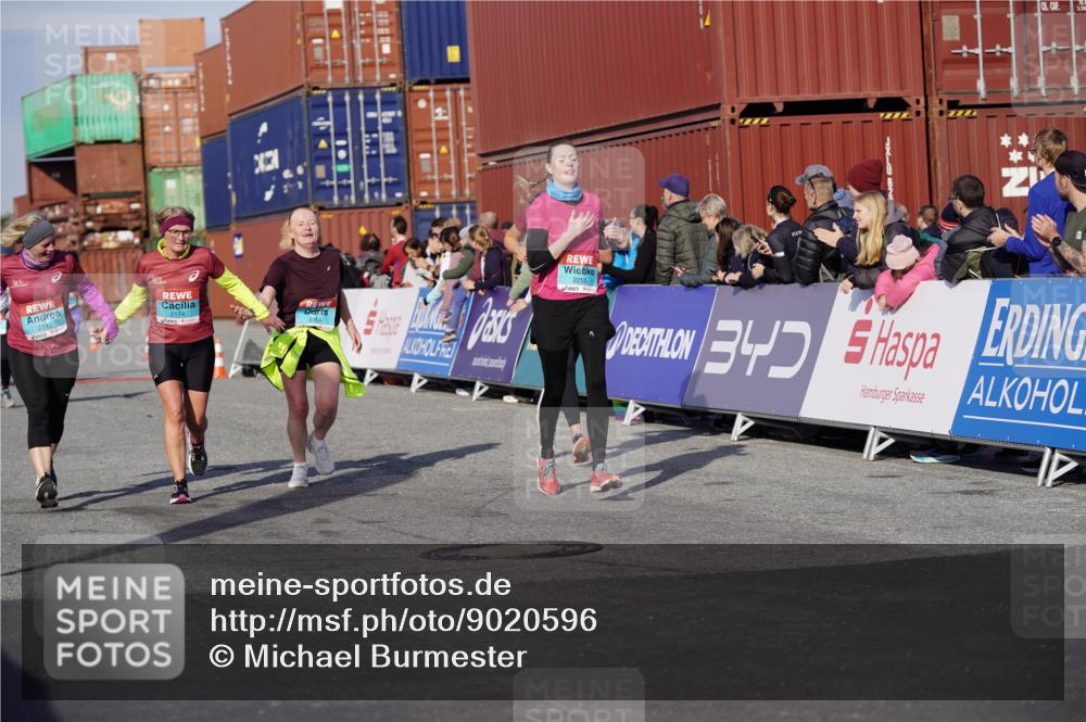 03.10.2025 - Köhlbrandbrückenlauf Michael Burmester http://msf.ph/oto/9020596 03.10.2025 10:21:32 Ziel 1483, 2143, 2164, 2174, 2194, 2255, 2439, 3535, 3536, 3537, 3538 meine-sportfotos.de