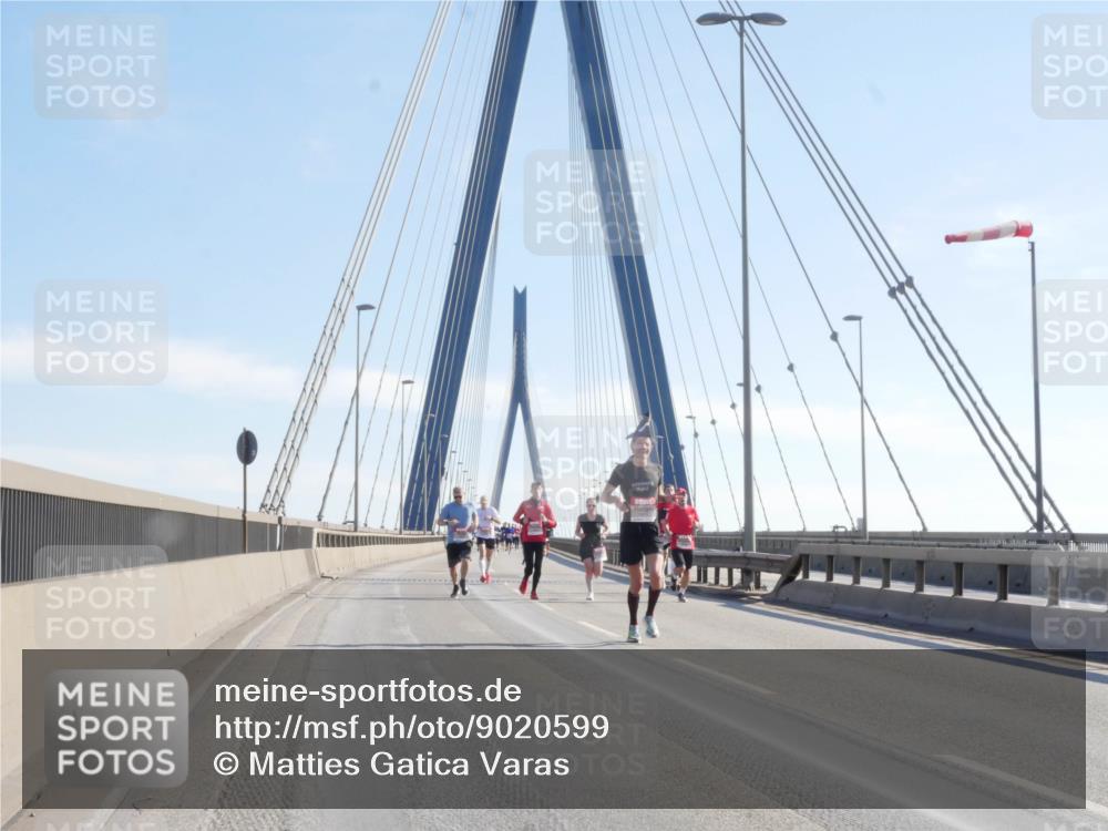 03.10.2025 - Köhlbrandbrückenlauf Matties Gatica Varas http://msf.ph/oto/9020599 03.10.2025 12:22:38 Position 1  meine-sportfotos.de
