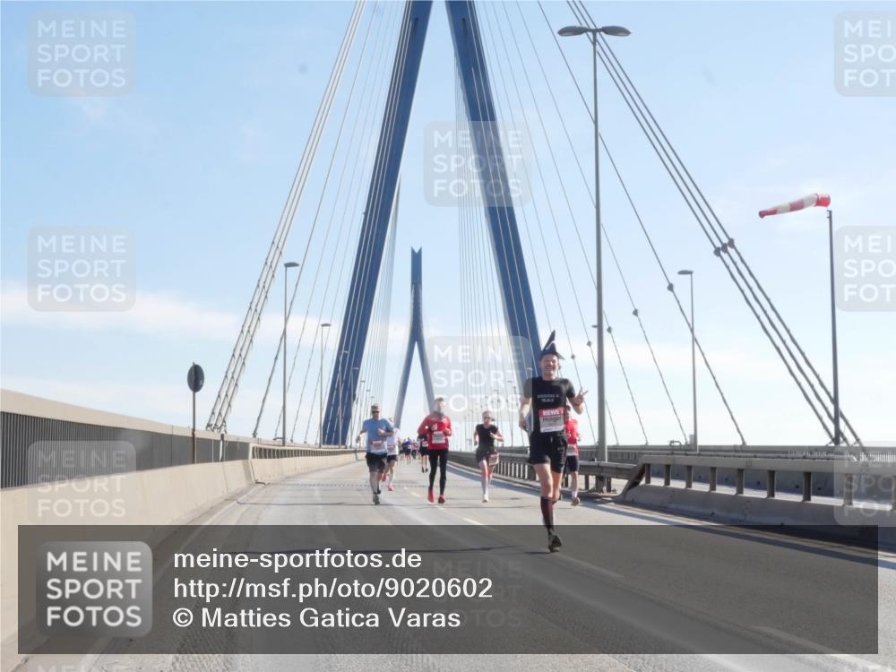 03.10.2025 - Köhlbrandbrückenlauf Matties Gatica Varas http://msf.ph/oto/9020602 03.10.2025 12:22:39 Position 1  meine-sportfotos.de