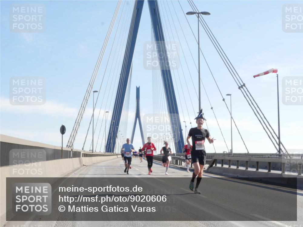 03.10.2025 - Köhlbrandbrückenlauf Matties Gatica Varas http://msf.ph/oto/9020606 03.10.2025 12:22:39 Position 1  meine-sportfotos.de