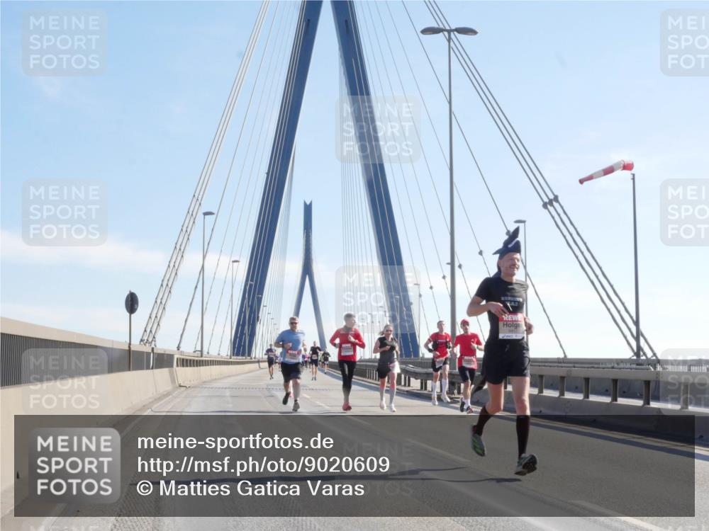 03.10.2025 - Köhlbrandbrückenlauf Matties Gatica Varas http://msf.ph/oto/9020609 03.10.2025 12:22:40 Position 1  meine-sportfotos.de