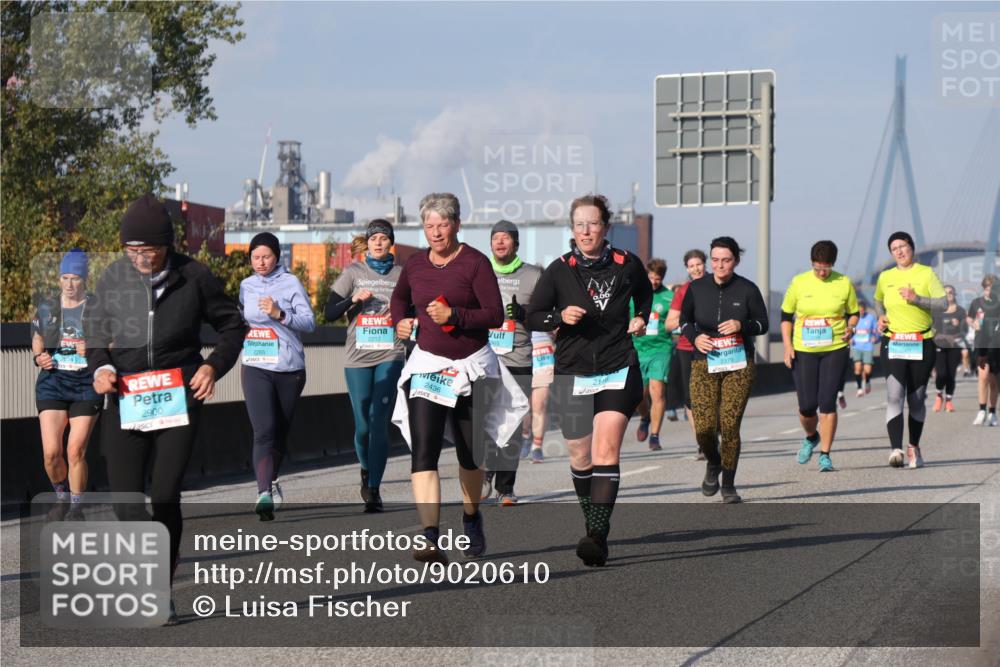 03.10.2025 - Köhlbrandbrückenlauf Luisa Fischer http://msf.ph/oto/9020610 03.10.2025 11:12:58 Position 3 2900, 2212, 2265, 2436 meine-sportfotos.de