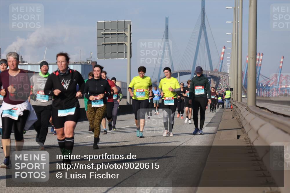 03.10.2025 - Köhlbrandbrückenlauf Luisa Fischer http://msf.ph/oto/9020615 03.10.2025 11:12:58 Position 3 2436 meine-sportfotos.de