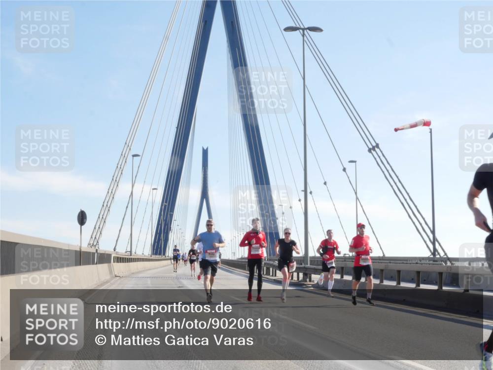 03.10.2025 - Köhlbrandbrückenlauf Matties Gatica Varas http://msf.ph/oto/9020616 03.10.2025 12:22:41 Position 1  meine-sportfotos.de
