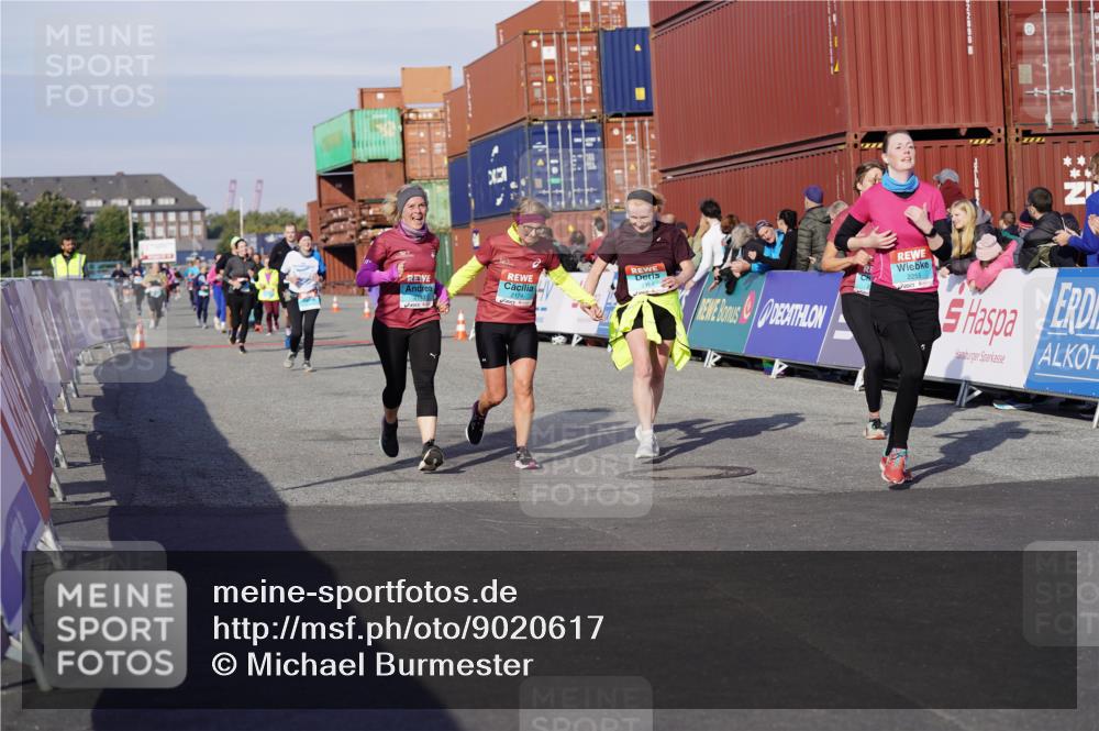 03.10.2025 - Köhlbrandbrückenlauf Michael Burmester http://msf.ph/oto/9020617 03.10.2025 10:21:33 Ziel 1483, 2143, 2164, 2174, 2194, 2255, 2439, 3535, 3536, 3537, 3538 meine-sportfotos.de
