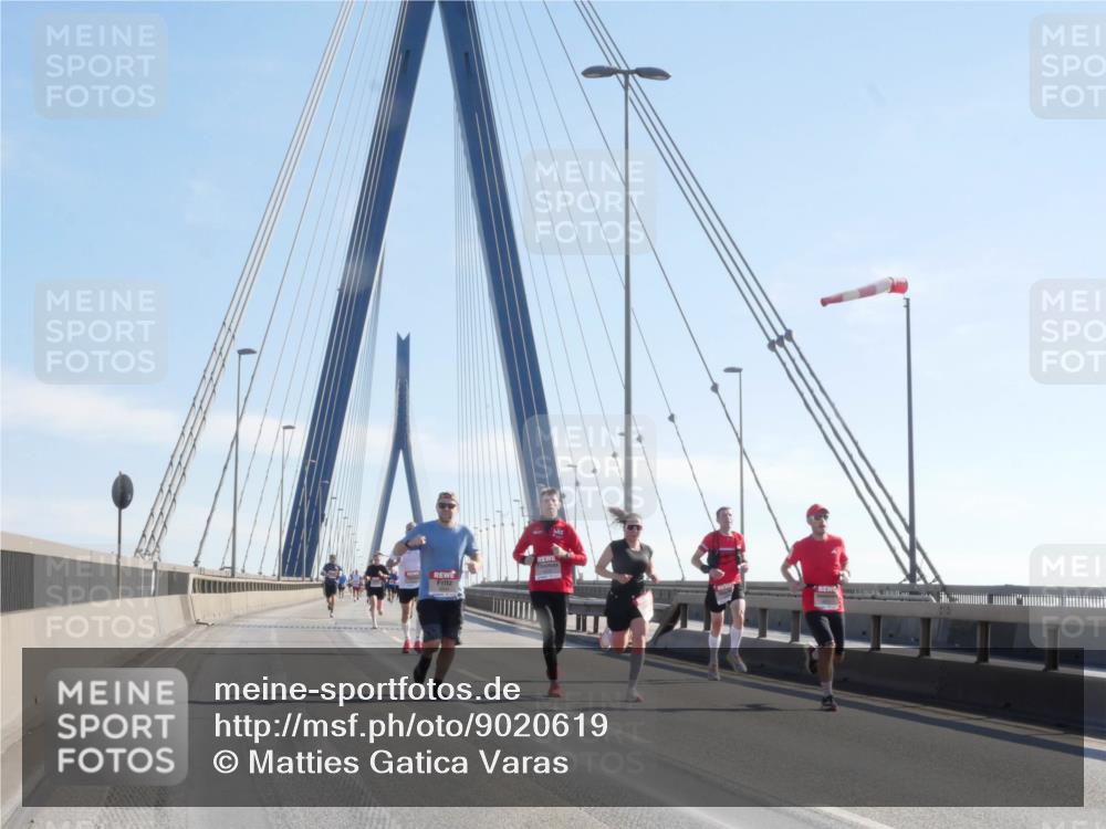 03.10.2025 - Köhlbrandbrückenlauf Matties Gatica Varas http://msf.ph/oto/9020619 03.10.2025 12:22:41 Position 1  meine-sportfotos.de