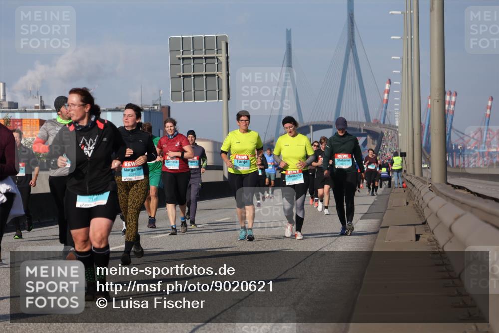 03.10.2025 - Köhlbrandbrückenlauf Luisa Fischer http://msf.ph/oto/9020621 03.10.2025 11:12:59 Position 3  meine-sportfotos.de
