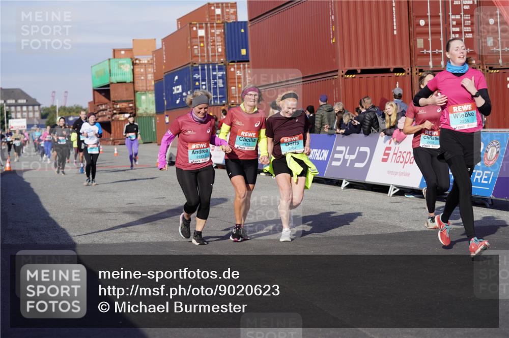 03.10.2025 - Köhlbrandbrückenlauf Michael Burmester http://msf.ph/oto/9020623 03.10.2025 10:21:34 Ziel 2016, 2097, 2143, 2164, 2174, 2194, 2255, 2439, 3536, 3537, 3538 meine-sportfotos.de